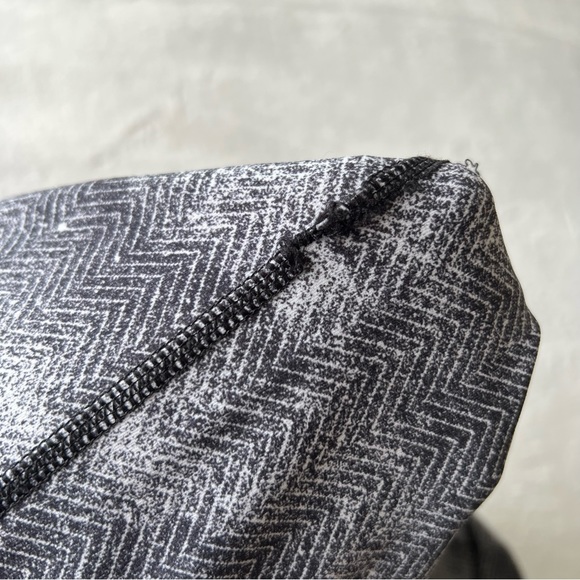 Lululemon Essential Rhythm Crop Full-On Luxtreme in Diffusion White Black - Picture 7 of 9